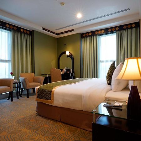 Awaliv International Hotel Ta'if Kamer foto A bedroom at the hotel