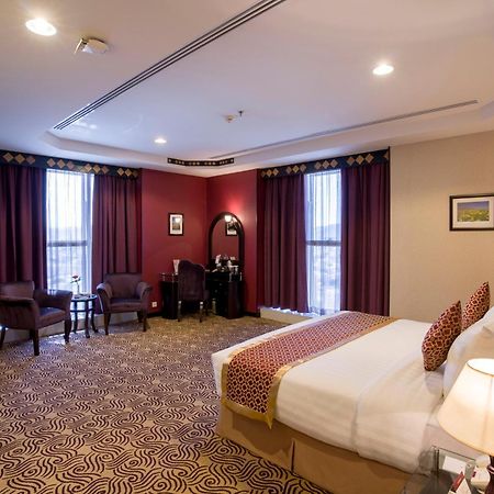 Awaliv International Hotel Ta'if Kamer foto A suite at the hotel