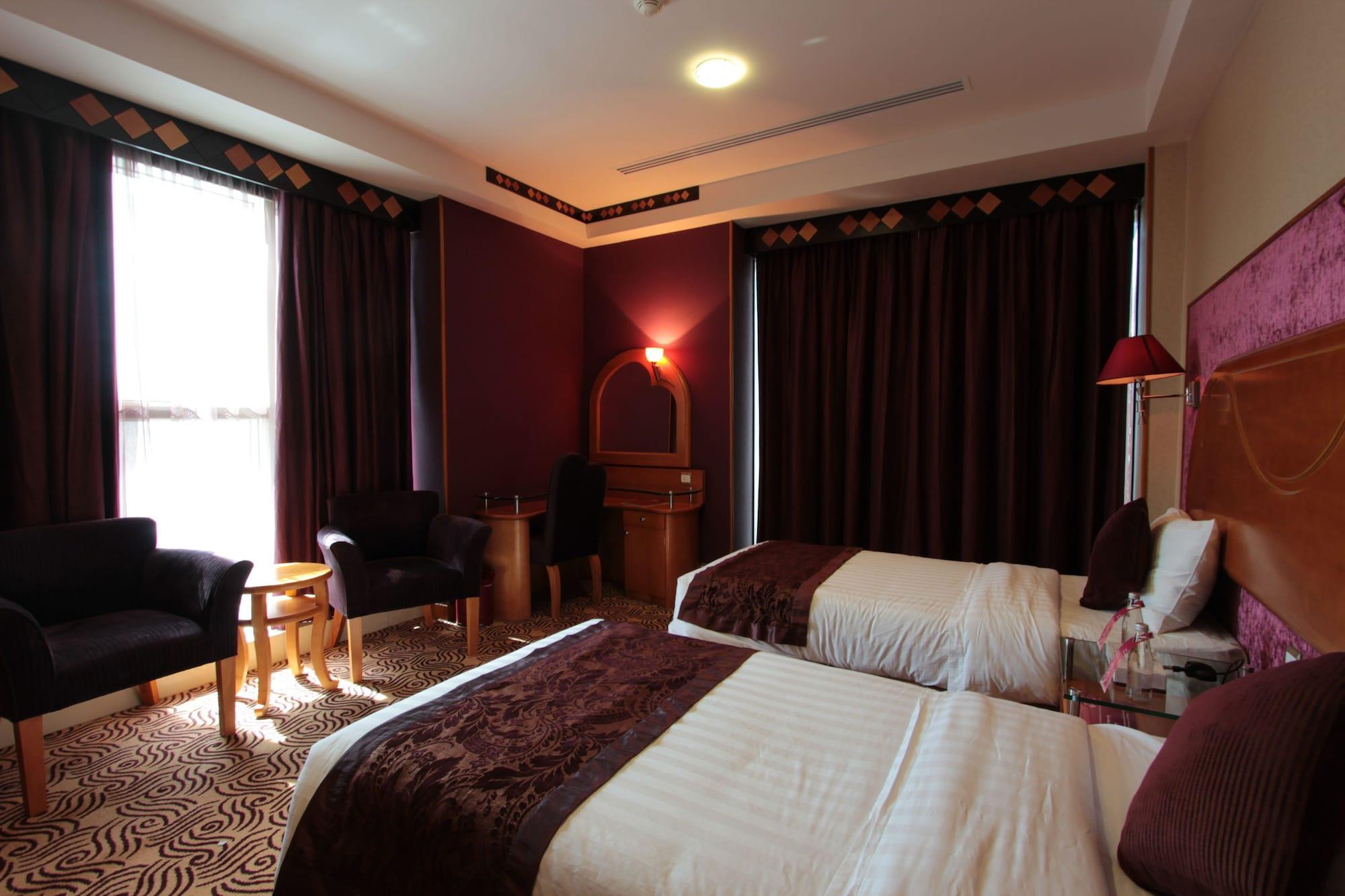 Awaliv International Hotel Ta'if Buitenkant foto A room at the hotel