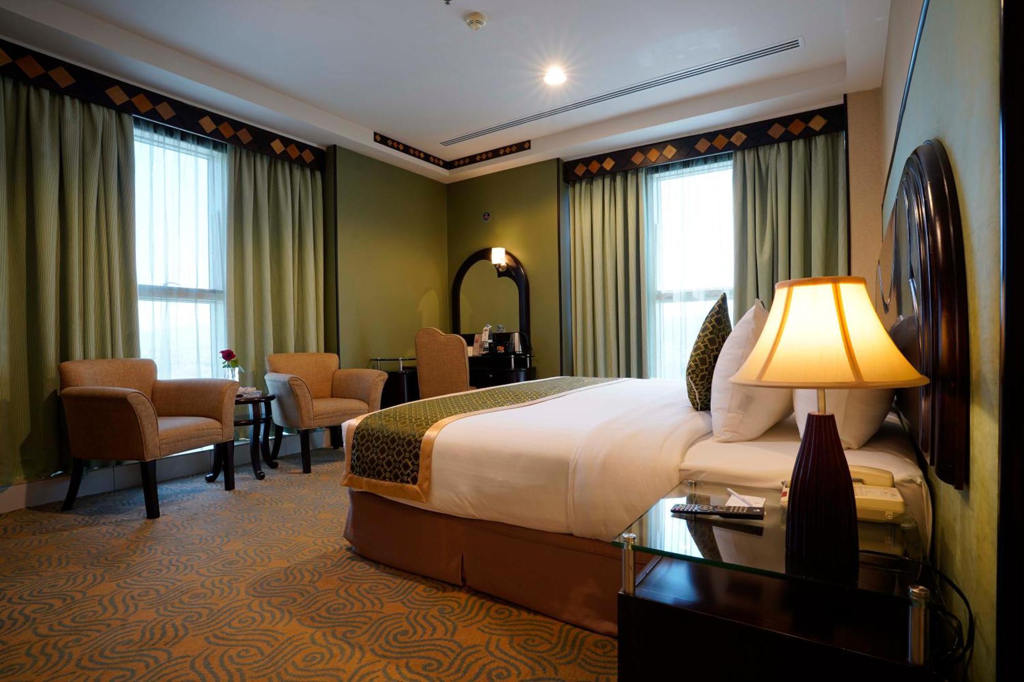 Awaliv International Hotel Ta'if Kamer foto A bedroom at the hotel