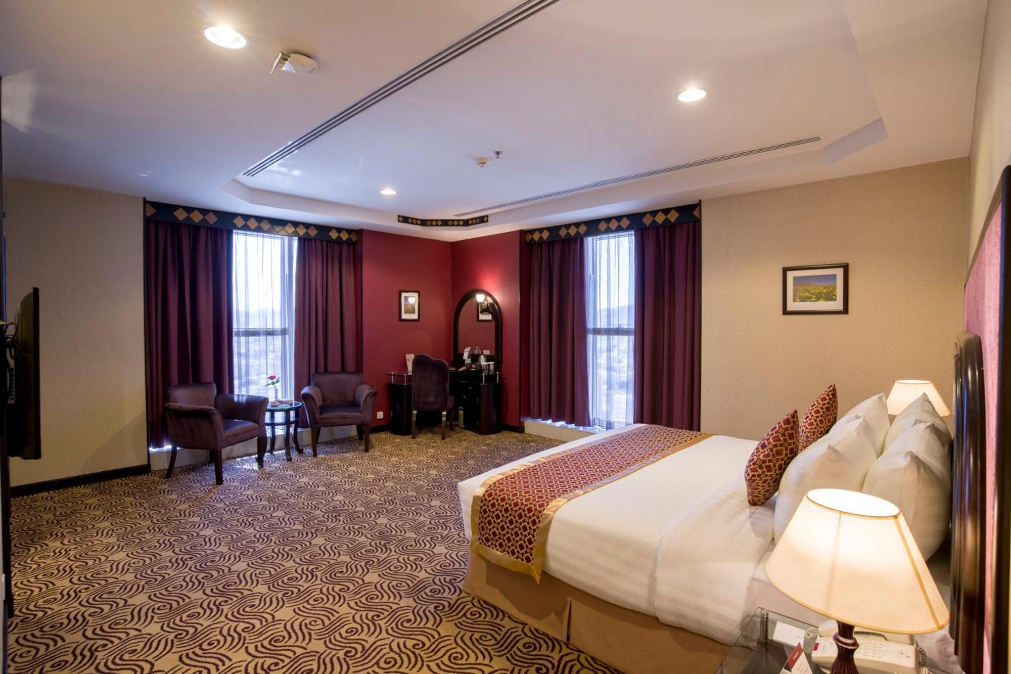 Awaliv International Hotel Ta'if Kamer foto A suite at the hotel
