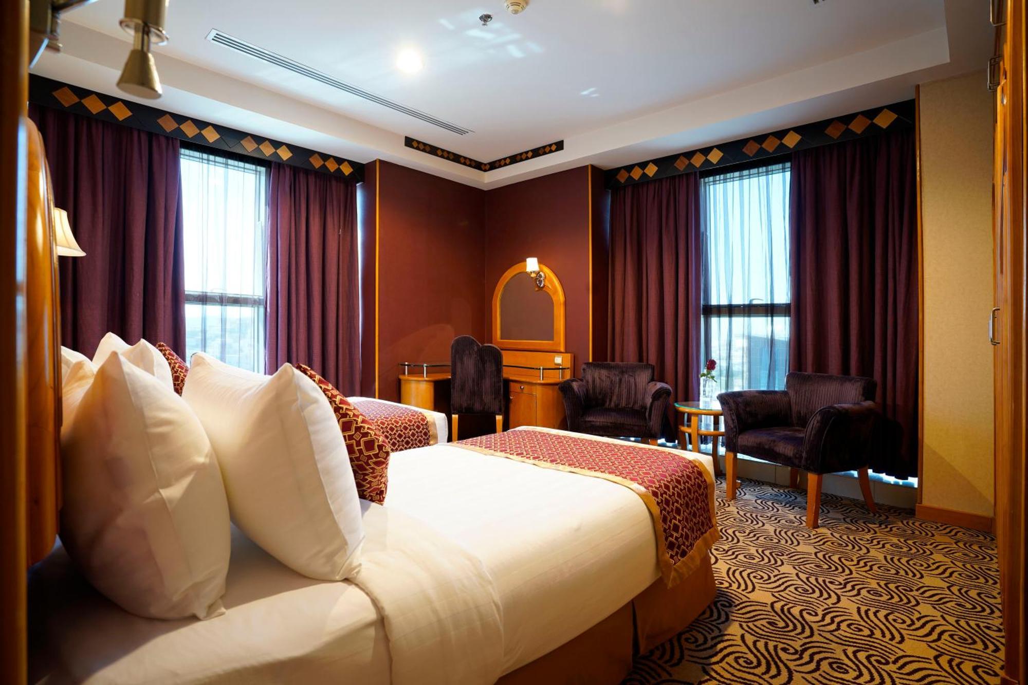 Awaliv International Hotel Ta'if Kamer foto A room at the hotel