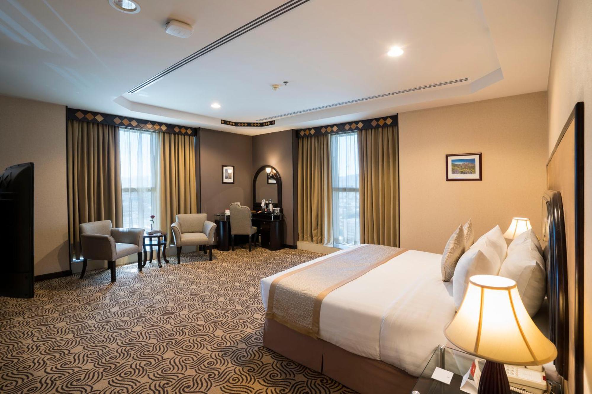 Awaliv International Hotel Ta'if Kamer foto A room at the hotel