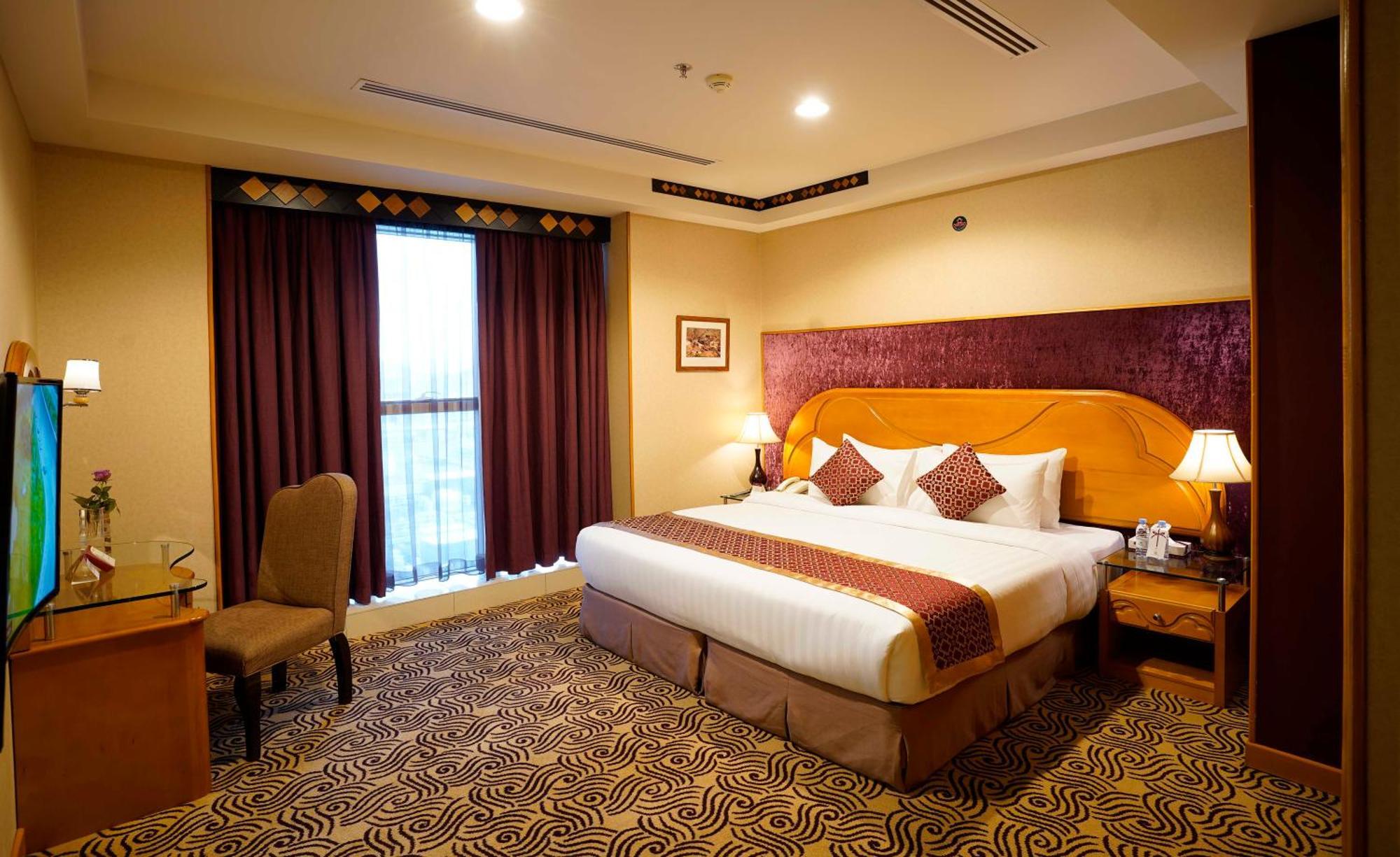 Awaliv International Hotel Ta'if Kamer foto A bedroom at the hotel
