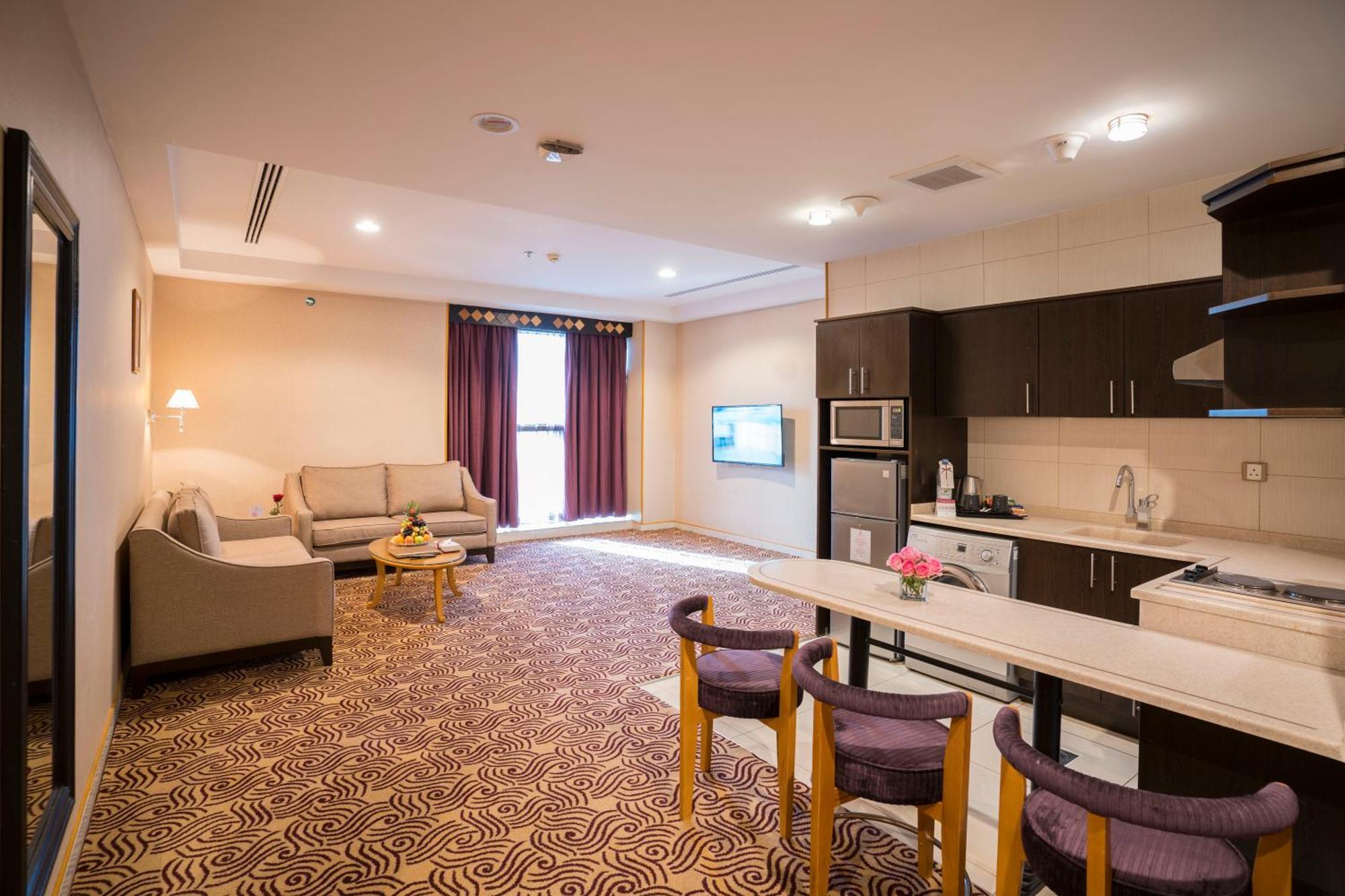 Awaliv International Hotel Ta'if Kamer foto A suite at the hotel