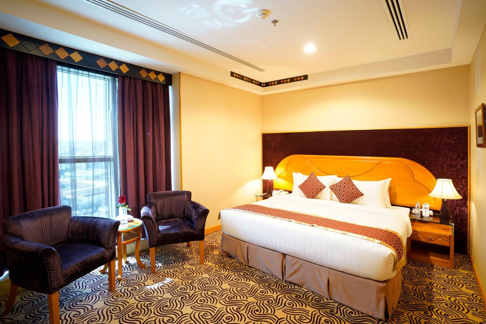 Awaliv International Hotel Ta'if Kamer foto A room at the hotel