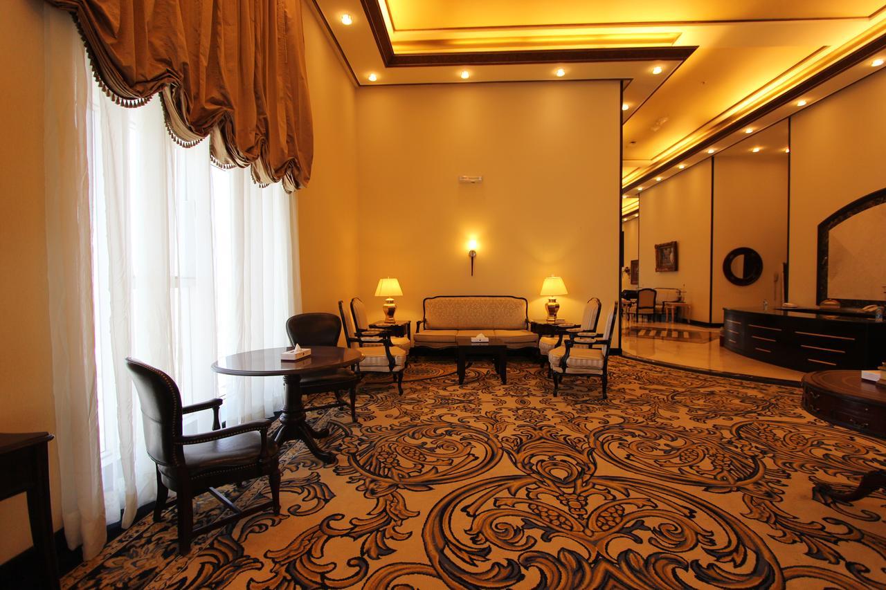 Awaliv International Hotel Ta'if Buitenkant foto A suite at the hotel
