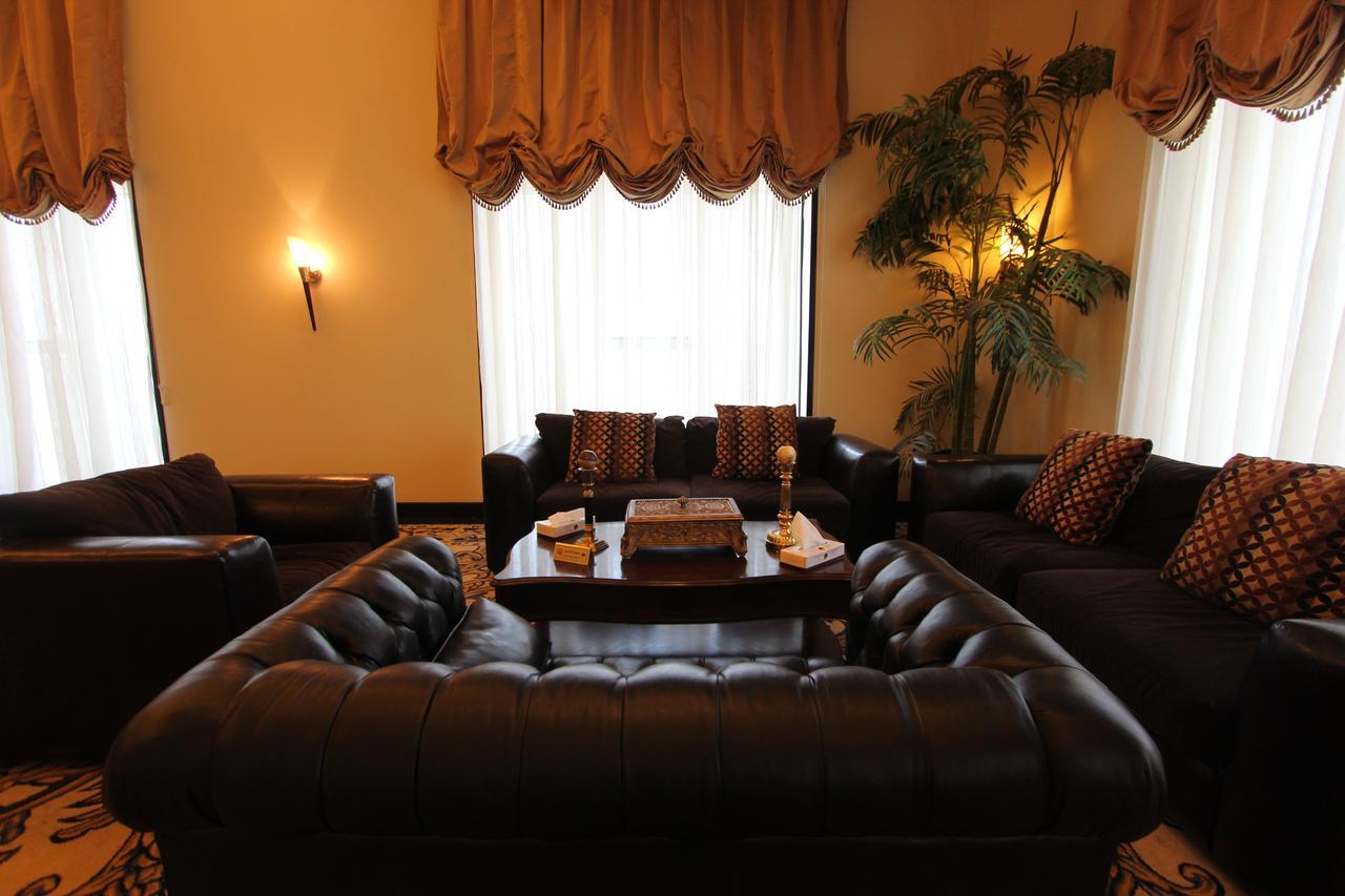 Awaliv International Hotel Ta'if Buitenkant foto The lobby of the hotel
