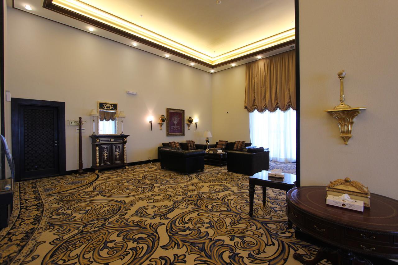 Awaliv International Hotel Ta'if Buitenkant foto A room at the hotel