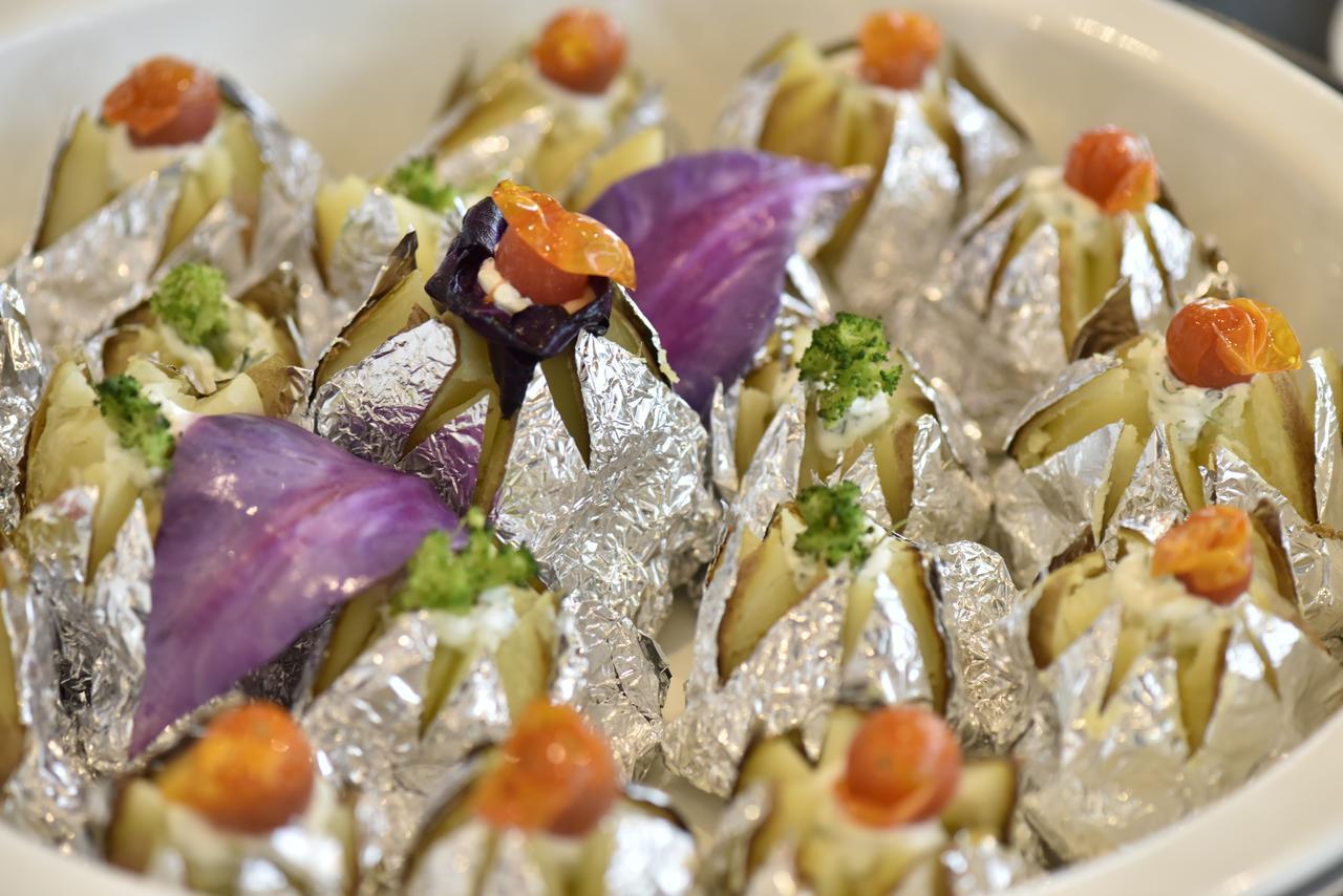 Awaliv International Hotel Ta'if Buitenkant foto Indian sweets