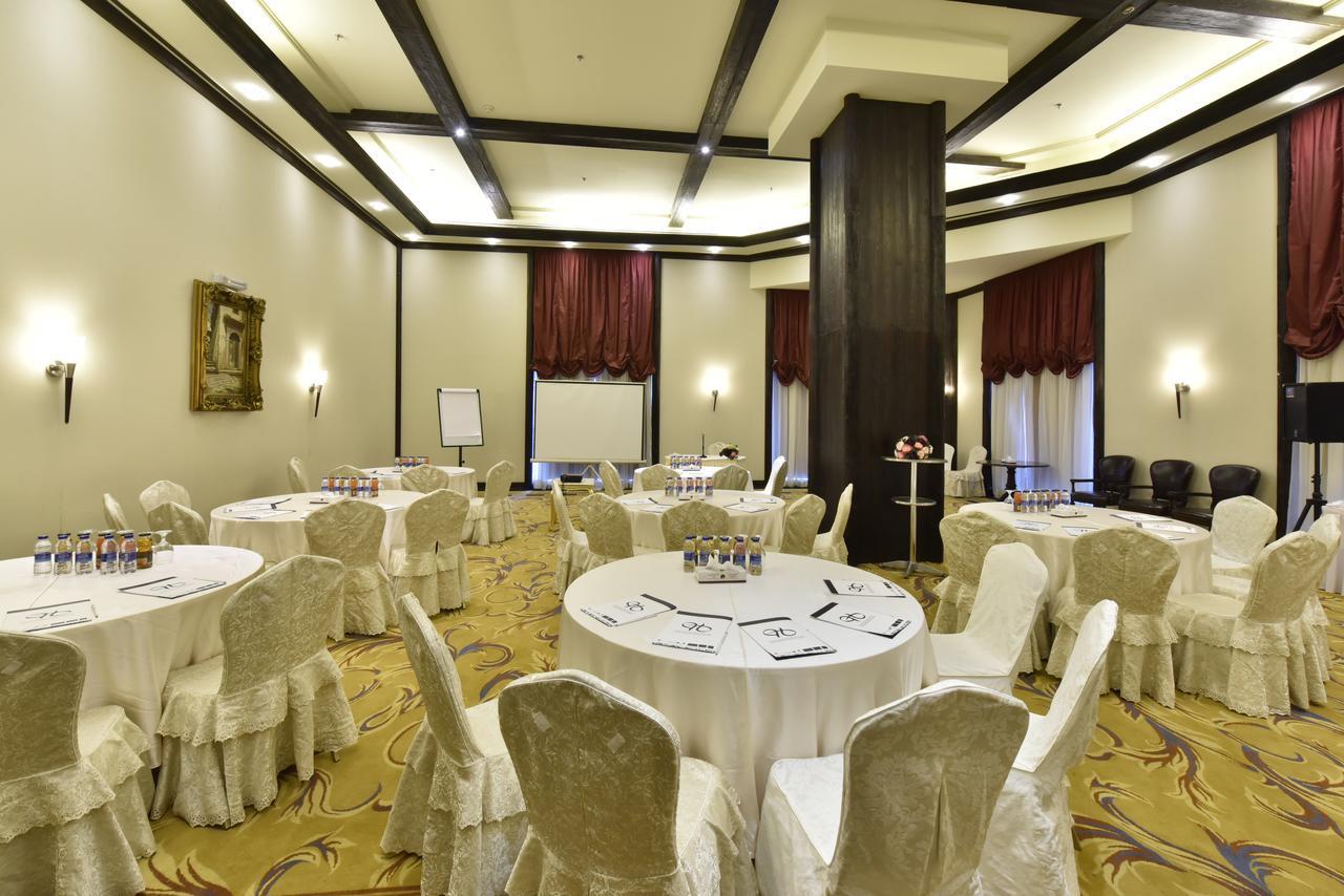 Awaliv International Hotel Ta'if Buitenkant foto Meeting room