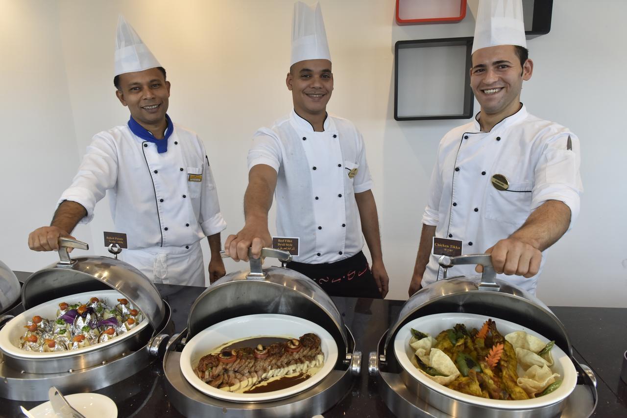 Awaliv International Hotel Ta'if Buitenkant foto A buffet at a hotel