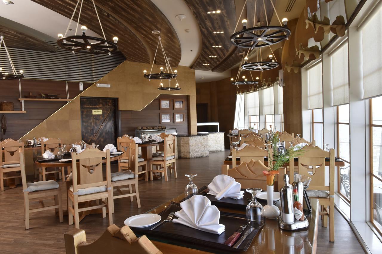 Awaliv International Hotel Ta'if Buitenkant foto The restaurant