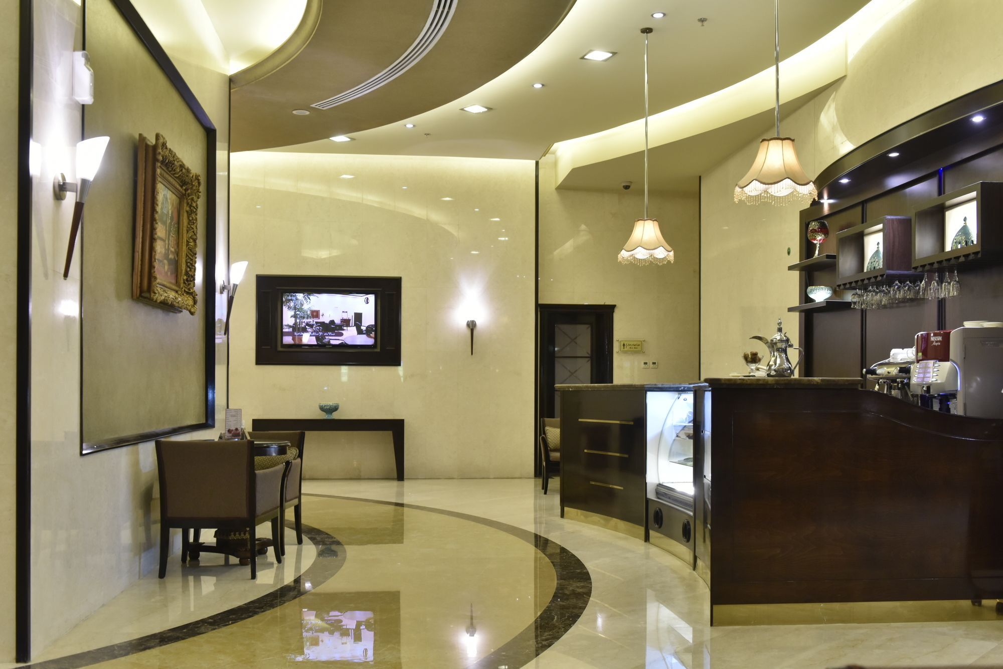 Awaliv International Hotel Ta'if Buitenkant foto The lobby of the hotel